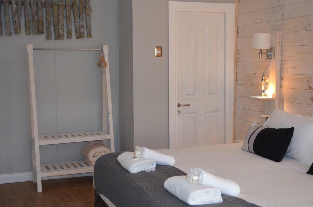 פואנטה ארנס Hostal Boutique Puerta Roja מראה חיצוני תמונה