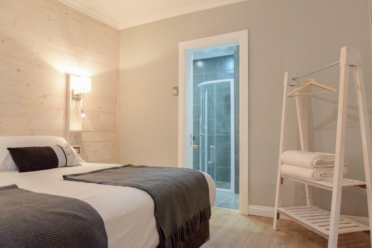 פואנטה ארנס Hostal Boutique Puerta Roja מראה חיצוני תמונה